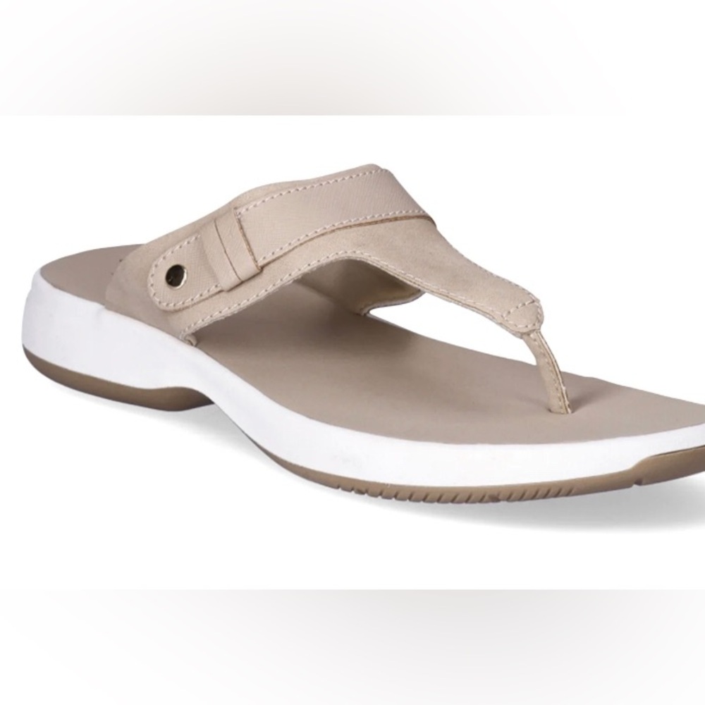 TIME and TRU Womens Flip Flops Size 6 Beige  White New